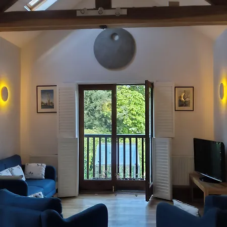 招待所 View And Self-catering 4*